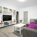 Cozy, Bright With Free Parking * Μπρατισλάβα
