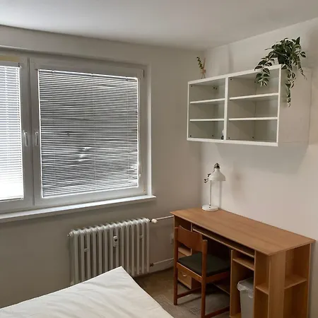 Проживання в сім'ї Cozy, Bright With Free Parking