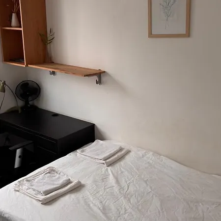 Ubytování v soukromí Cozy, Bright With Free Parking Bratislava
