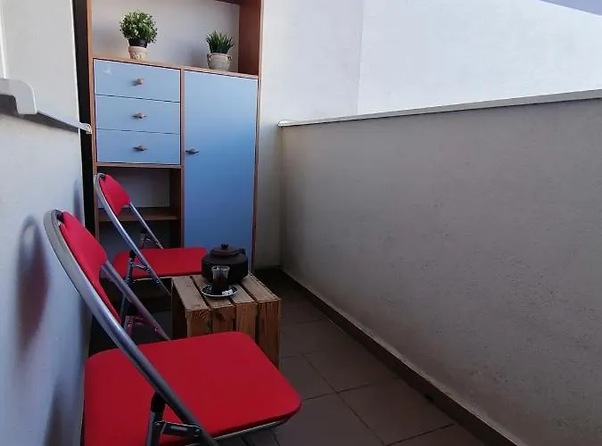 Cozy, Bright With Free Parking Gazde/Camere de închiriat