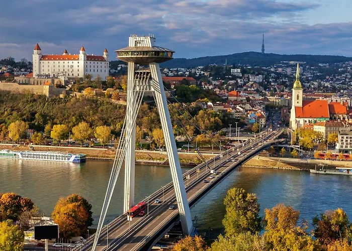 Cozy, Bright With Free Parking