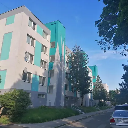 Rum i privatbostad Cozy, Bright With Free Parking *