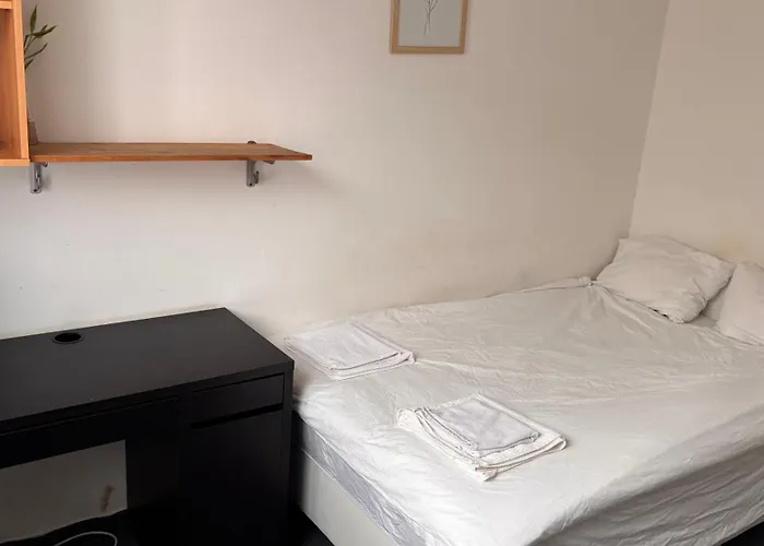 Privatunterkunft Cozy, Bright With Free Parking *